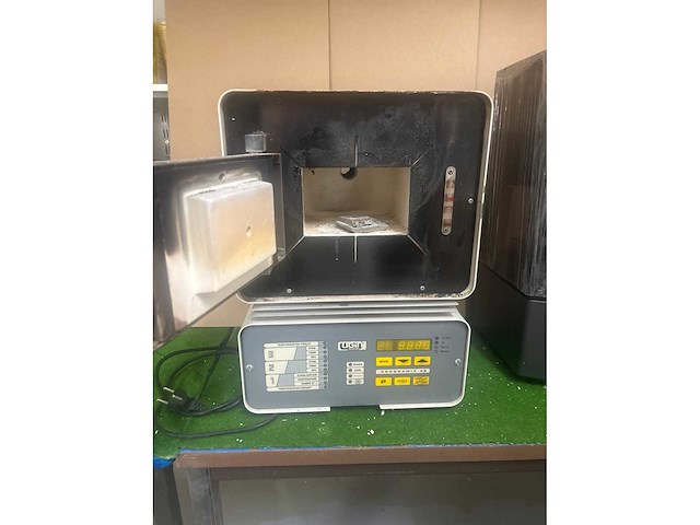 Ugin tandarts apparatuur oven - afbeelding 2 van  4