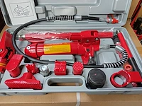 Uitdeukset 4 ton