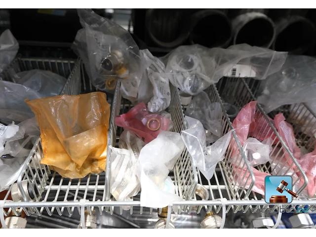 Uitgebreid assortiment aan fittingen en toebehoren voor verwarmingsinstallateurs - afbeelding 2 van  30