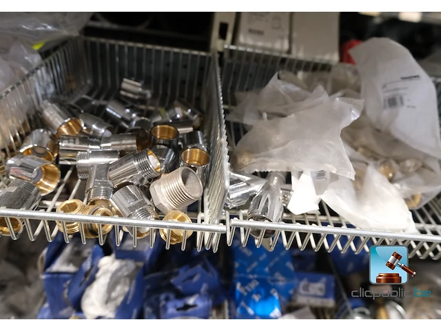 Uitgebreid assortiment aan fittingen en toebehoren voor verwarmingsinstallateurs - afbeelding 4 van  30