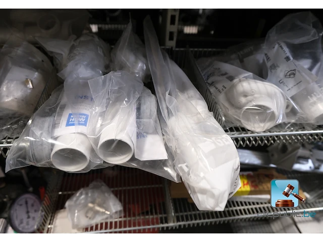 Uitgebreid assortiment aan fittingen en toebehoren voor verwarmingsinstallateurs - afbeelding 9 van  30
