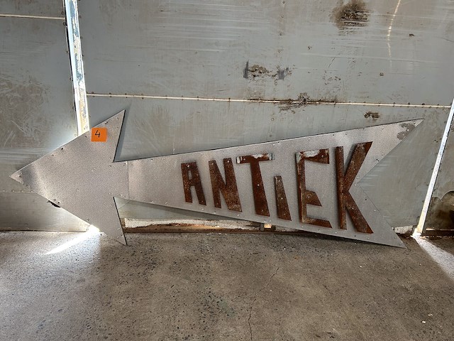 Uithangbord "antiek" - afbeelding 1 van  2
