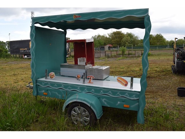 Uitklapbare foodtruck op aanhangwagen ca. 215x110cm, b 116 cm , bakplaat en bain- marie inbegrepen - afbeelding 1 van  15