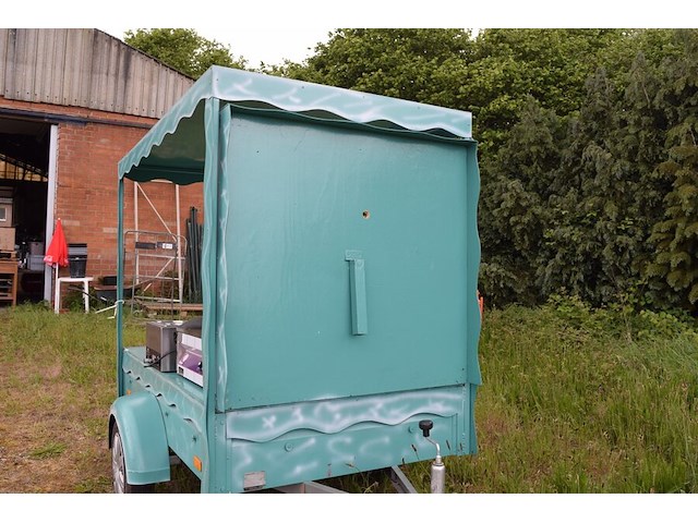 Uitklapbare foodtruck op aanhangwagen ca. 215x110cm, b 116 cm , bakplaat en bain- marie inbegrepen - afbeelding 2 van  15
