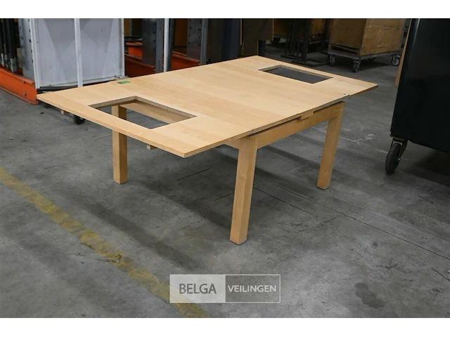 Uitschuifbaar houten tafeltje - afbeelding 1 van  5