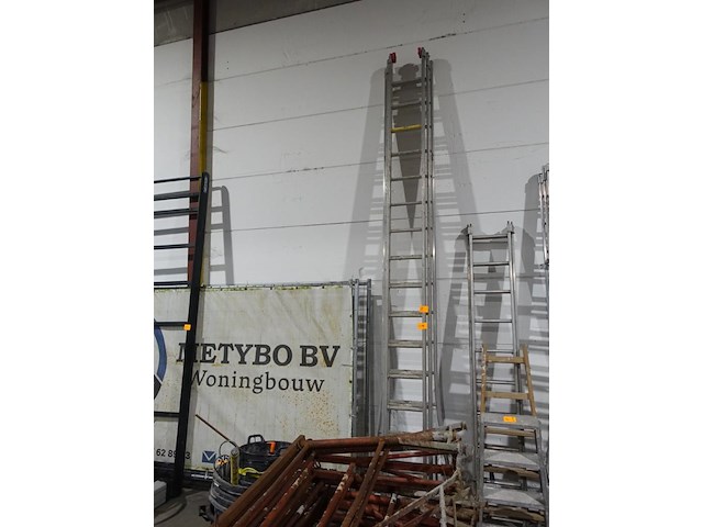 Uitschuifbare aluminium ladder - afbeelding 1 van  2
