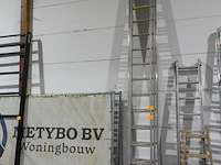 Uitschuifbare aluminium ladder - afbeelding 1 van  2