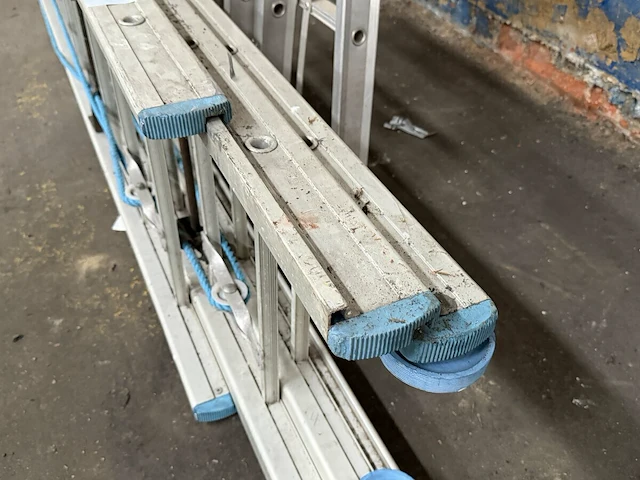 Uitschuifbare ladder - afbeelding 2 van  4