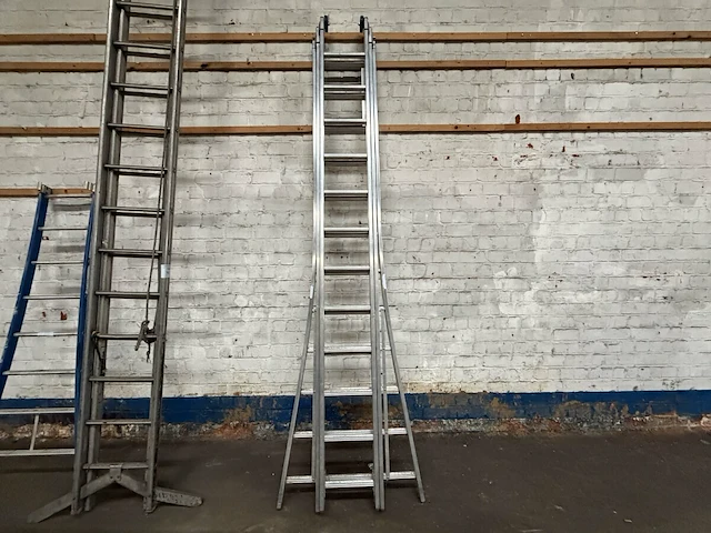 Uitschuifbare ladder - afbeelding 1 van  5