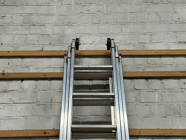 Uitschuifbare ladder - afbeelding 3 van  5