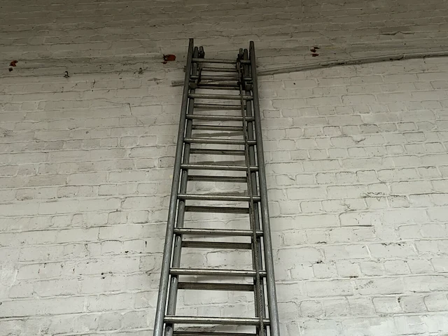 Uitschuifbare ladder - afbeelding 3 van  4