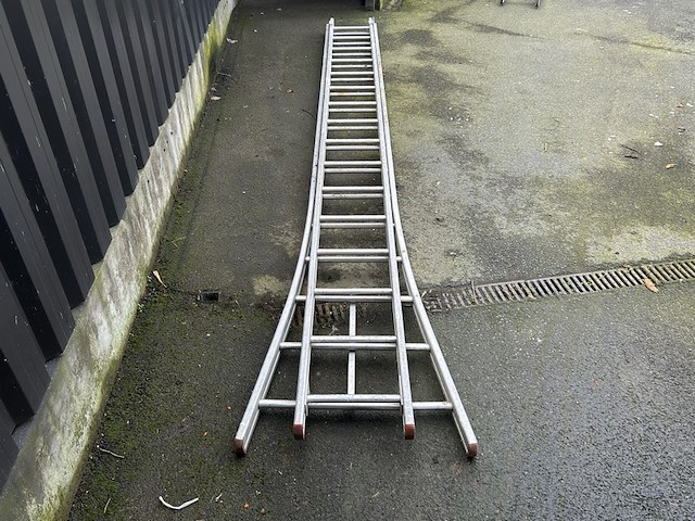 Uitschuifbare ladder - afbeelding 1 van  5