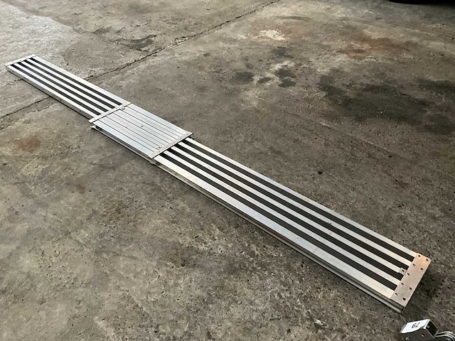 Uitschuifbare loopplank - afbeelding 1 van  2