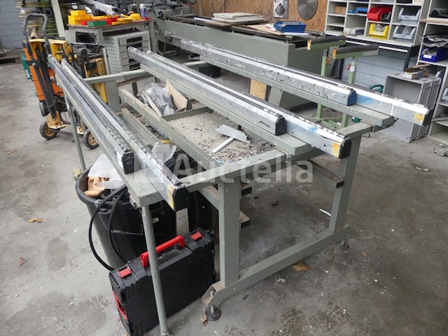 Uitschuifbare montagetafel - afbeelding 1 van  5