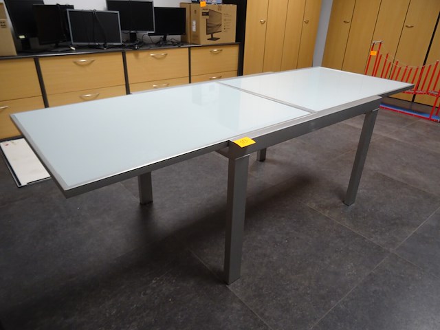 Uitschuifbare tuintafel - afbeelding 1 van  3