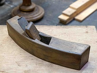 Uitzonderlijk gebogen schaaf - afbeelding 1 van  3