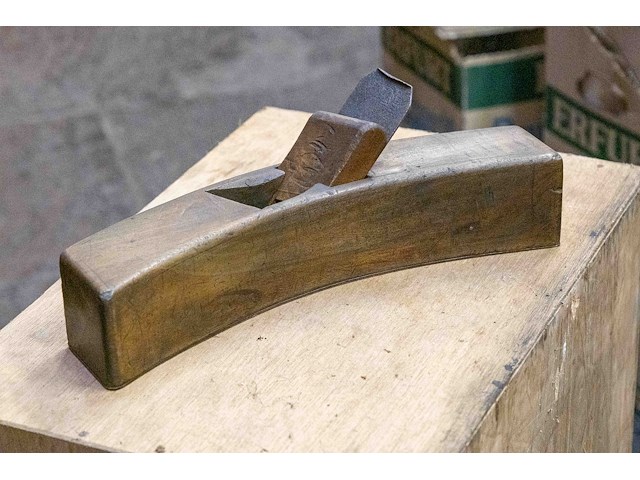 Uitzonderlijk gebogen schaaf - afbeelding 2 van  3