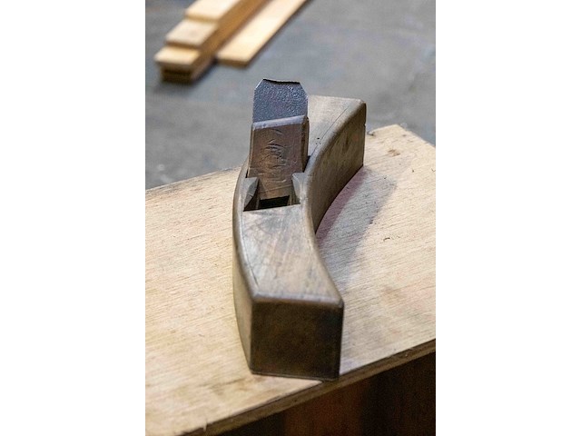 Uitzonderlijk gebogen schaaf - afbeelding 3 van  3