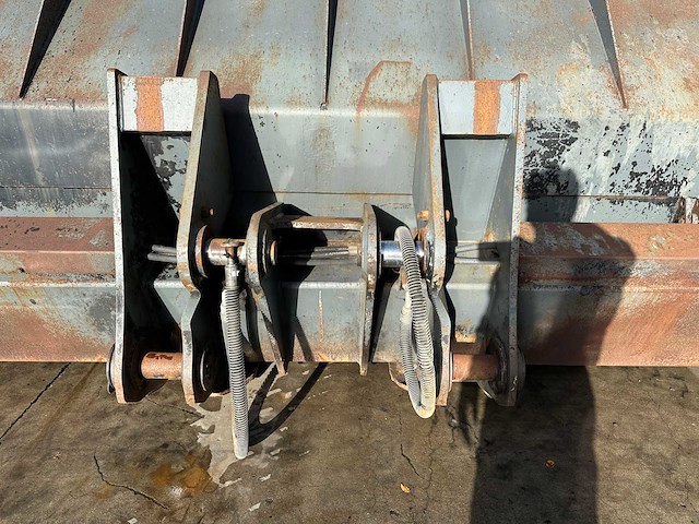 Ulrich - 2012 - cummins 144 - voorzetapparatuur - hoogkipbak - afbeelding 3 van  13