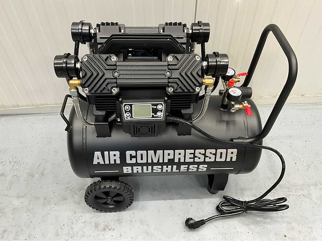 Ultra force equipment compressor ac9099-39l - 2 motoren 4000w - aluminium tank - brushless - olievrij - eco stand - afbeelding 1 van  27