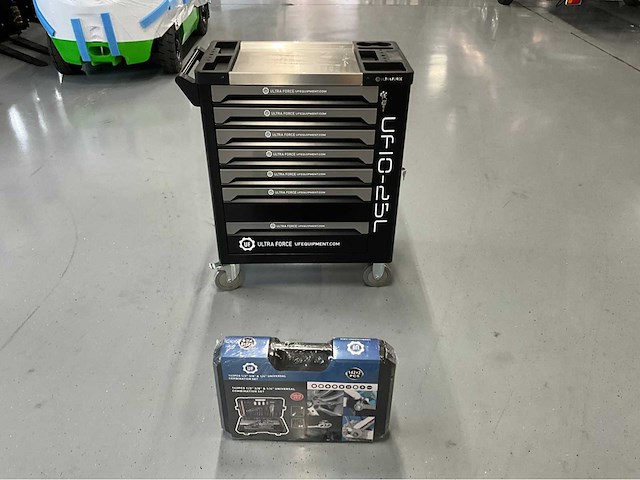 Ultra force equipment gereedschapswagen 258 pcs en koffer 144 pcs - afbeelding 1 van  34