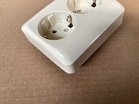 Uni inbouw wandcontactdoos met randaarde (144x) - afbeelding 1 van  1