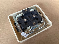 Uni inbouw wandcontactdoos met randaarde (144x) - afbeelding 4 van  4