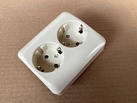 Uni inbouw wandcontactdoos met randaarde (336x) - afbeelding 2 van  4