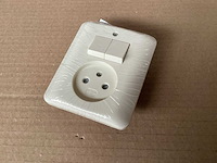 Uni inbouwcombinatie wandcontactdoos met dubbele serieschakelaar (362x) - afbeelding 2 van  4