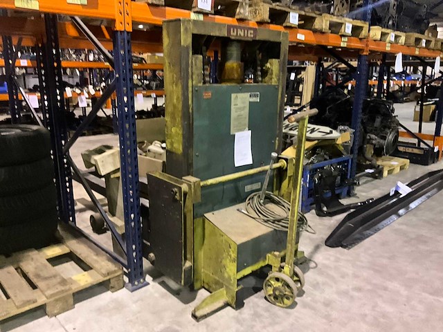 Unic sahmm cm2 hefbrug - afbeelding 1 van  11