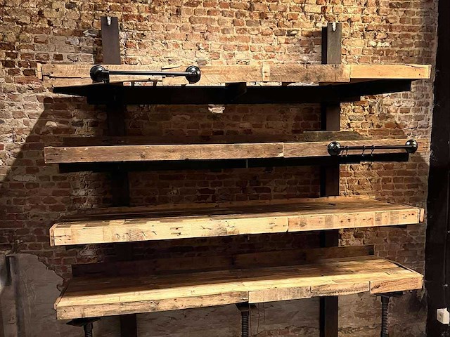 Unieke industriële winkelinrichting - afbeelding 9 van  40