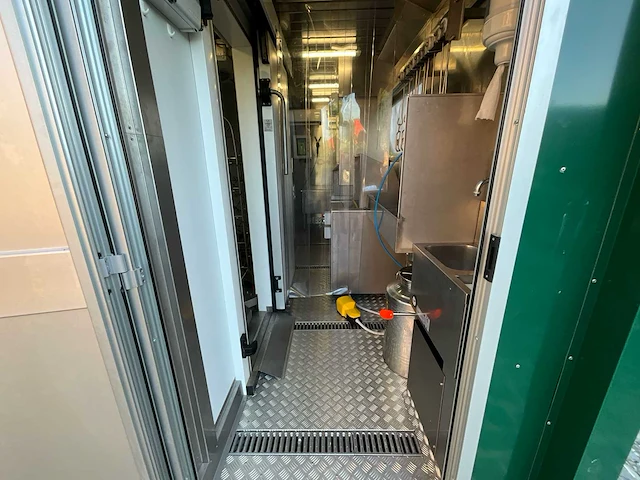 Unieke mobiele slachteenheid faza compact 2025 voor pluimvee & konijnen incl. scania vrachtwagen – favv goedgekeurd - afbeelding 2 van  55