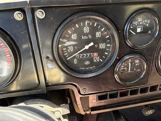 Unieke v8 diesel ural 6x6 vrachtwagens 2 zeldzame oldtimer (2x) - afbeelding 16 van  58