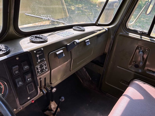 Unieke v8 diesel ural 6x6 vrachtwagens 2 zeldzame oldtimer (2x) - afbeelding 18 van  58