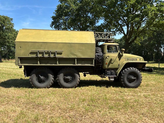 Unieke v8 diesel ural 6x6 vrachtwagens 2 zeldzame oldtimer (2x) - afbeelding 6 van  58