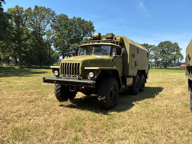 Unieke v8 diesel ural 6x6 vrachtwagens 2 zeldzame oldtimer (2x) - afbeelding 9 van  34