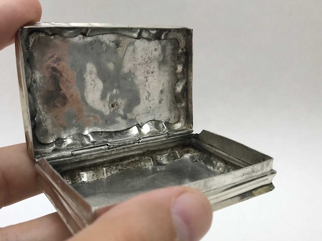 Unieke zilveren tabaksdoosje met monogram koning willem iii der nederlanden (1849-1890) - afbeelding 8 van  34