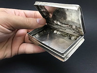 Unieke zilveren tabaksdoosje met monogram koning willem iii der nederlanden (1849-1890) - afbeelding 27 van  34