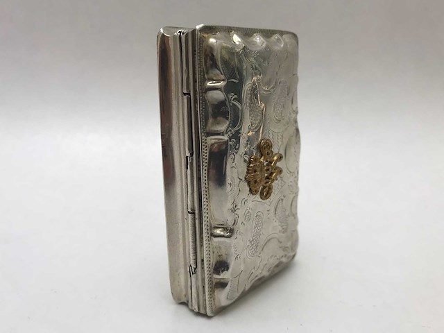 Unieke zilveren tabaksdoosje met monogram koning willem iii der nederlanden (1849-1890) - afbeelding 31 van  34