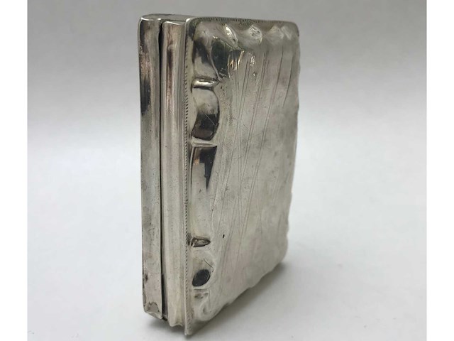 Unieke zilveren tabaksdoosje met monogram koning willem iii der nederlanden (1849-1890) - afbeelding 33 van  34