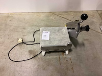 Unika kaashakker met verwarmd mes kaas snij- en verpakkingslijn - afbeelding 1 van  4