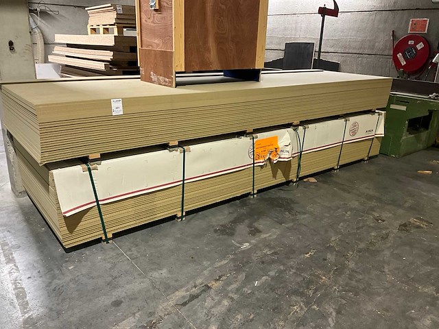 Unilin spanolux grote partij hout plaatmateriaal - afbeelding 1 van  5