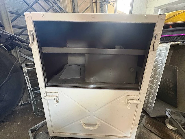 Unimog radio kast - part - afbeelding 4 van  5