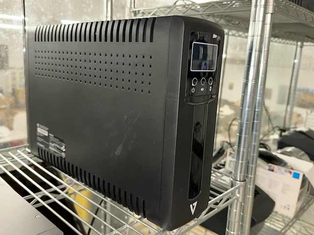 Uninterruptible power supply - afbeelding 1 van  3
