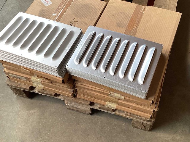 Univent gevelrooster 247x347 aluminium (210x) - afbeelding 1 van  4