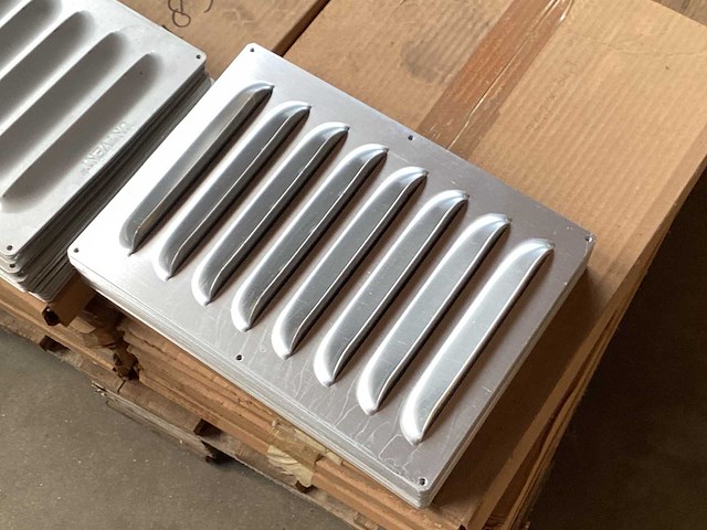 Univent gevelrooster 247x347 aluminium (210x) - afbeelding 2 van  4