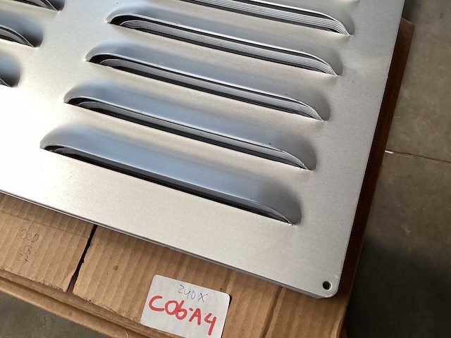 Univent gevelrooster 497x300 aluminium (235x) - afbeelding 2 van  5