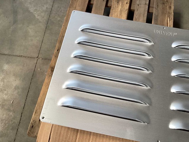 Univent gevelrooster 497x300 aluminium (235x) - afbeelding 4 van  5