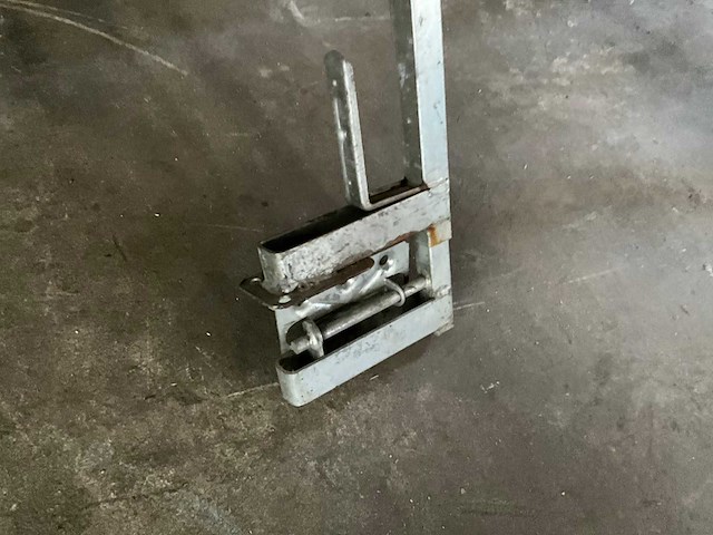 Universele klemmen voor leuningen (10x) - afbeelding 7 van  8