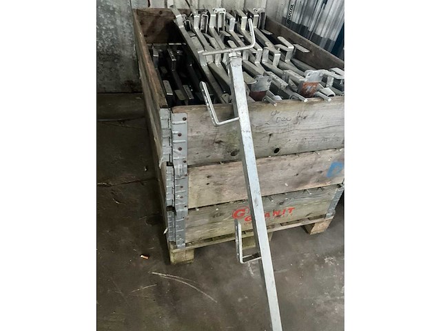 Universele klemmen voor leuningen (10x) - afbeelding 4 van  8